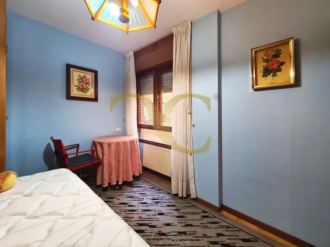 Schlafzimmer von Wohnung zur Miete in Gijón  mit Heizung