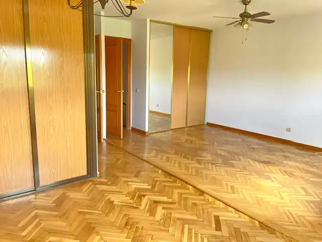 Dormitori de Casa o xalet en venda en Las Rozas de Madrid amb Calefacció, Jardí privat i Parquet