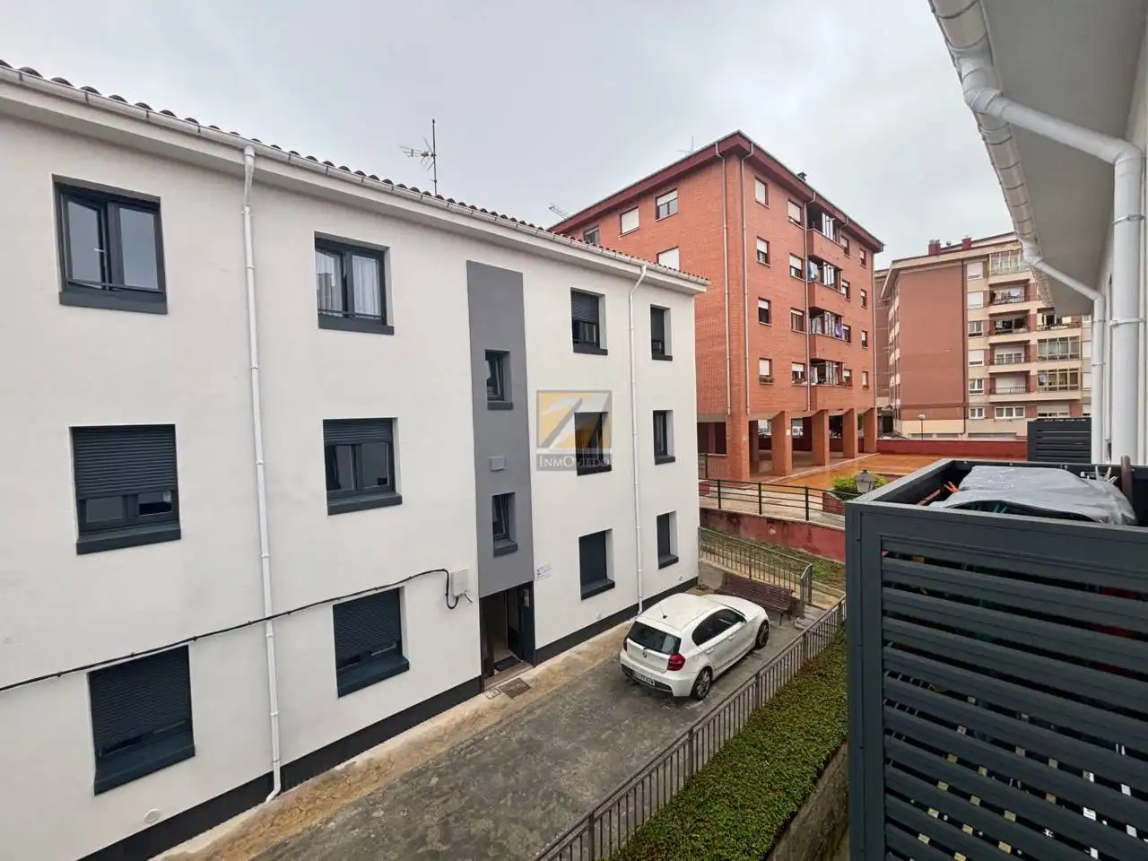 Vista exterior de Pis en venda en Oviedo  amb Calefacció i Moblat