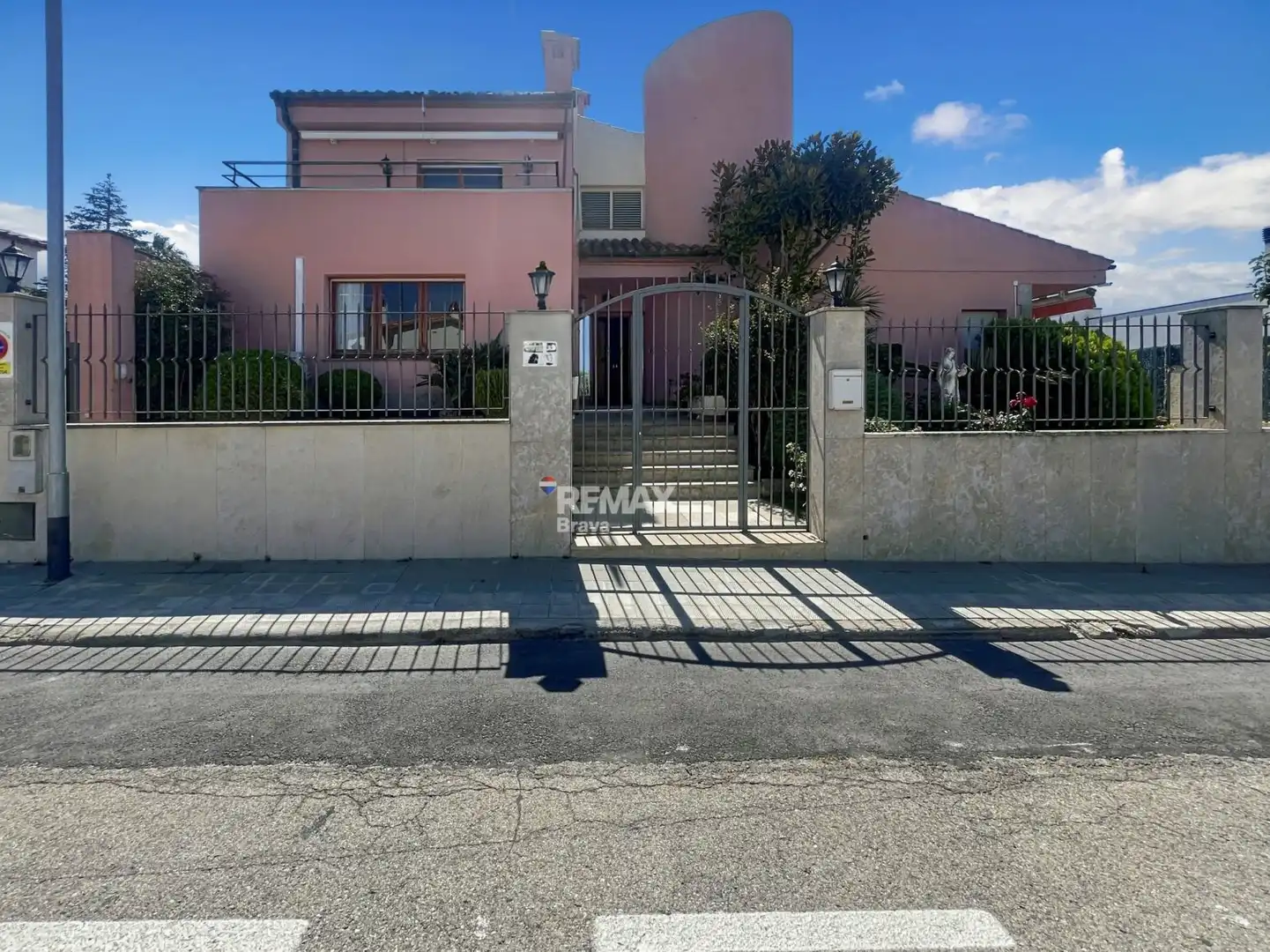 Vista exterior de Casa o xalet en venda en Roses amb Aire condicionat, Calefacció i Jardí privat