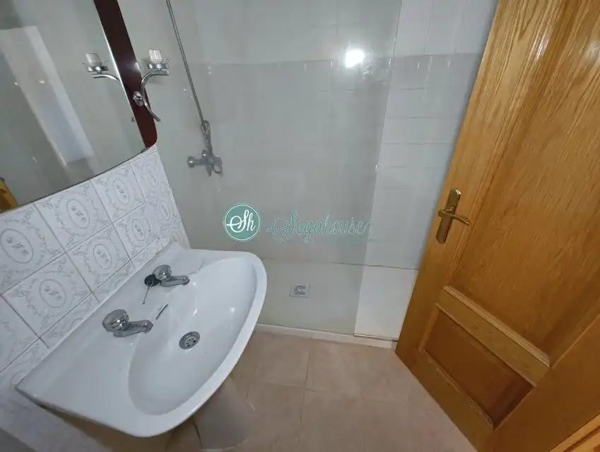 Baño de Piso en venta en Segovia con Calefacción, Parquet y Trastero