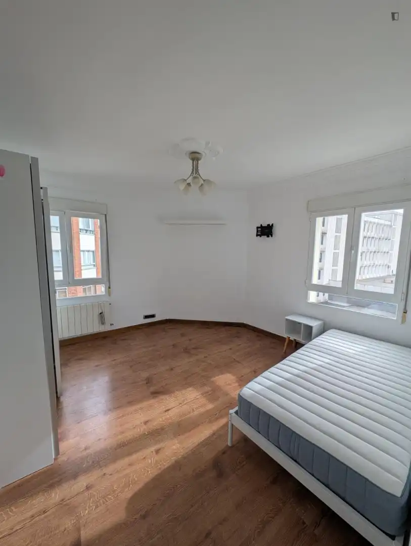 Schlafzimmer von Wohnungen zur Miete in Burgos mit Möbliert, Waschmaschine und Internet