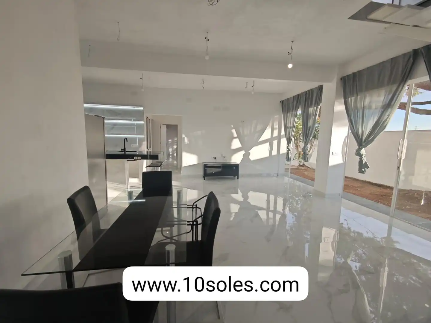 Vista exterior de Casa o xalet en venda en Orihuela amb Jardí privat i Terrassa
