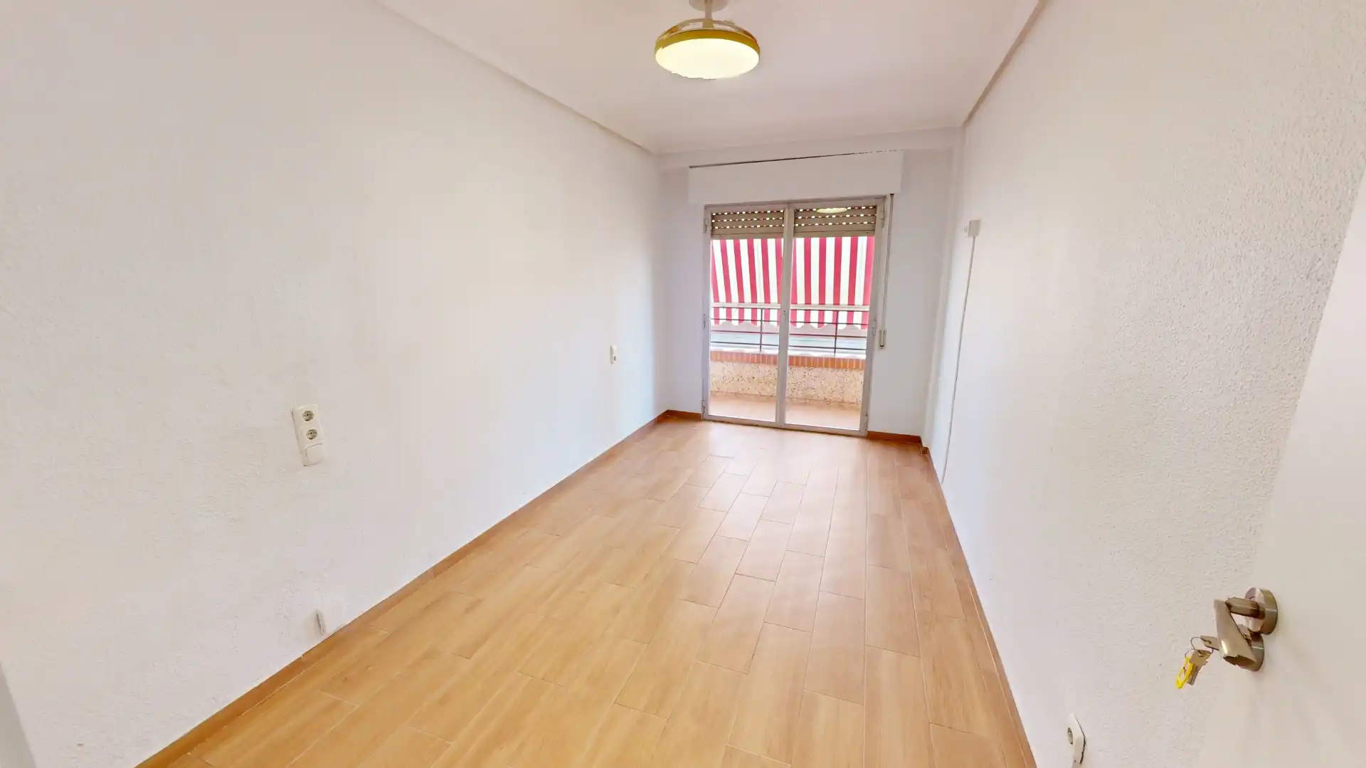 Flat with terrace for sale in Carrer Gilberto Martínez, imagen 4