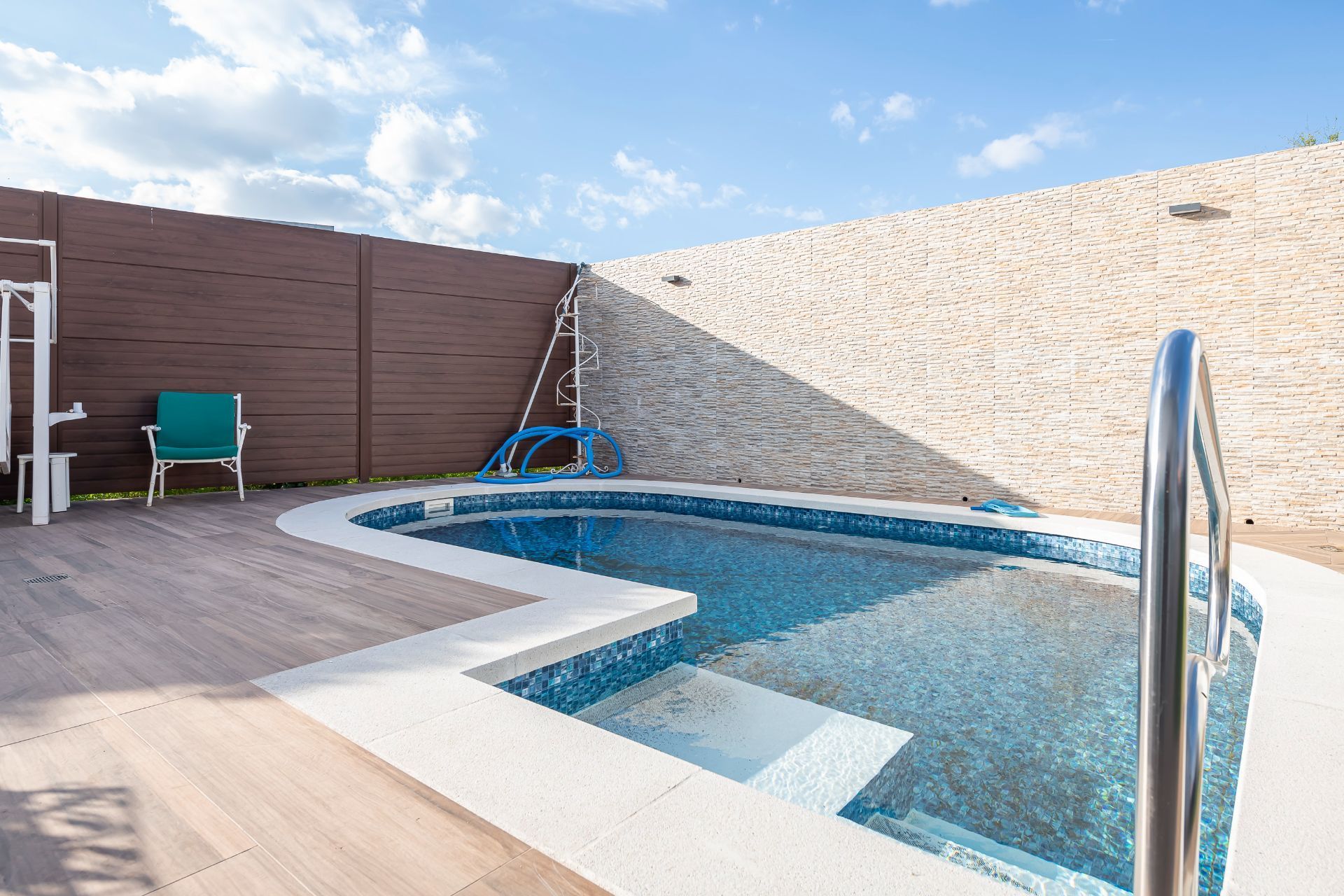 Swimming pool of House or chalet for sale in  Madrid Capital  with Air Conditioner, Terrace and Storage room