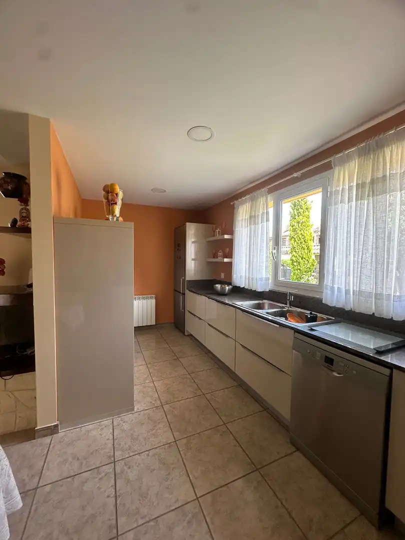 Cocina de Casa o chalet en venta en Montornès del Vallès con Aire acondicionado, Calefacción y Jardín privado