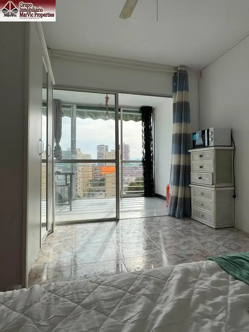 Terrassa de Estudi en venda en Benidorm amb Jardí privat, Moblat i Piscina comunitària
