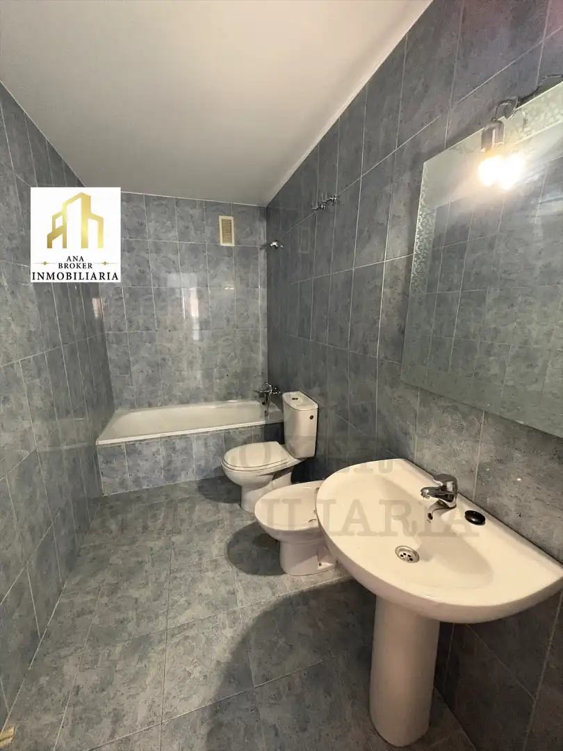 Baño de Piso en venta en Ronda con Aire acondicionado, Terraza y Piscina comunitaria