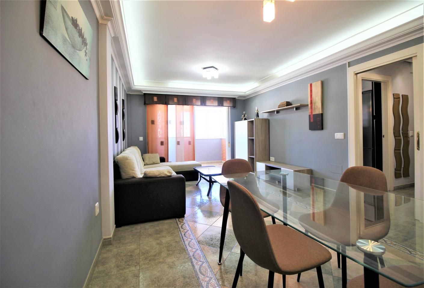 Sala de estar de Piso de alquiler en  Almería Capital con Aire acondicionado, Terraza y Amueblado