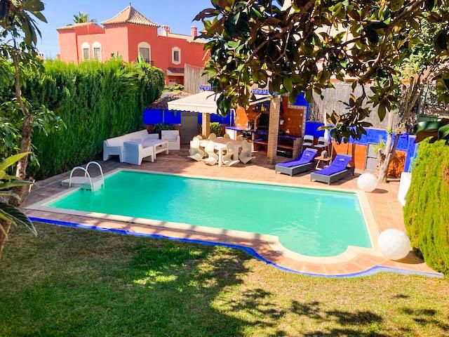 Swimming pool of House or chalet for sale in Marbella  with Air Conditioner, Private garden and Terrace