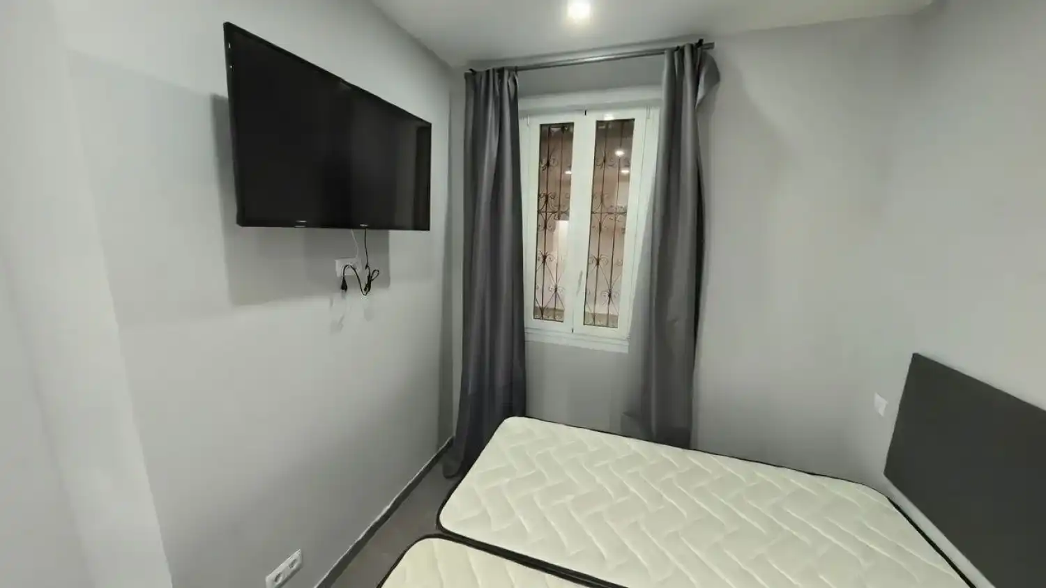 Schlafzimmer von Wohnung zur Miete in Madrid mit Klimaanlage, Heizung und Möbliert