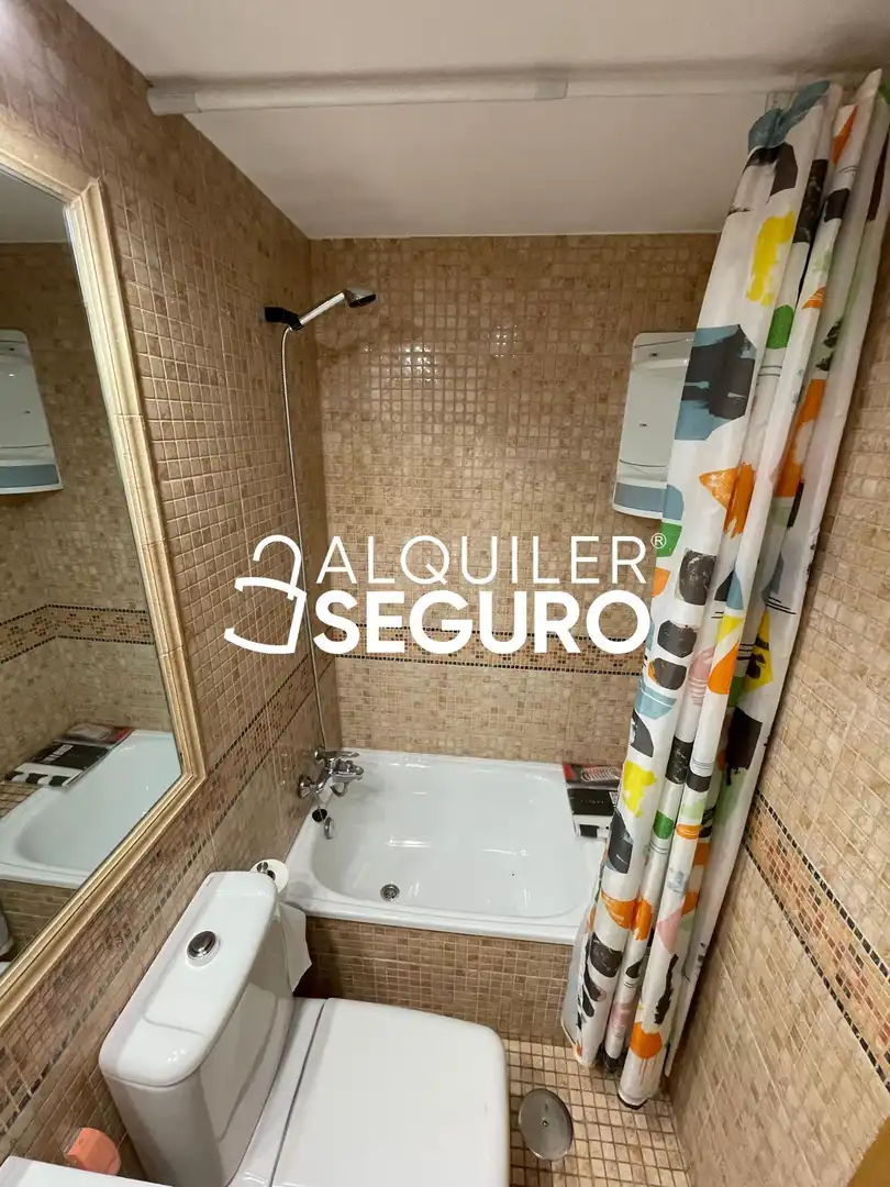 Baño de Piso de alquiler en Madrid con Aire acondicionado, Calefacción y Terraza