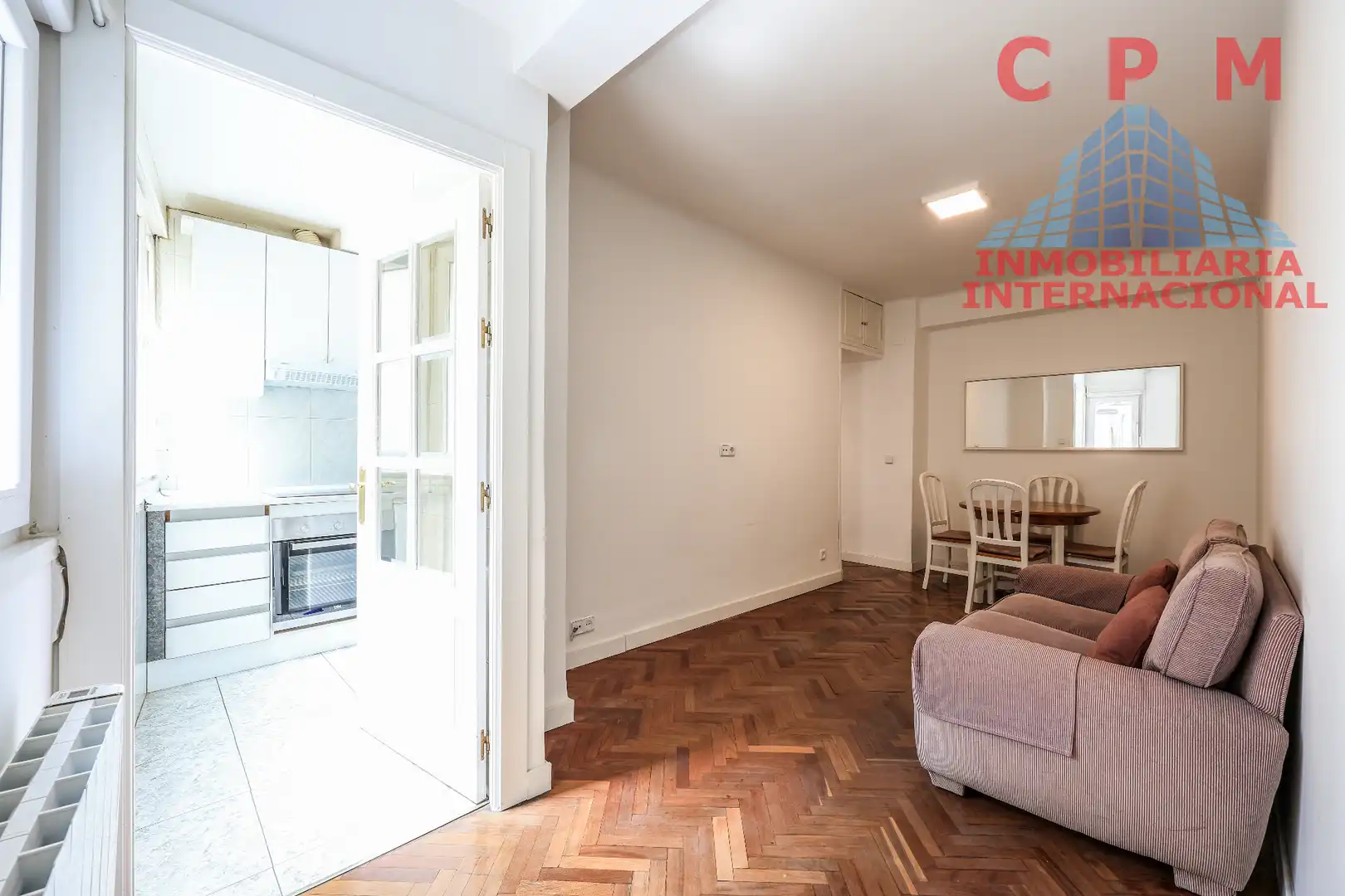 Wohnzimmer von Wohnung zur Miete in Madrid mit Parkett, Möbliert und Ofen