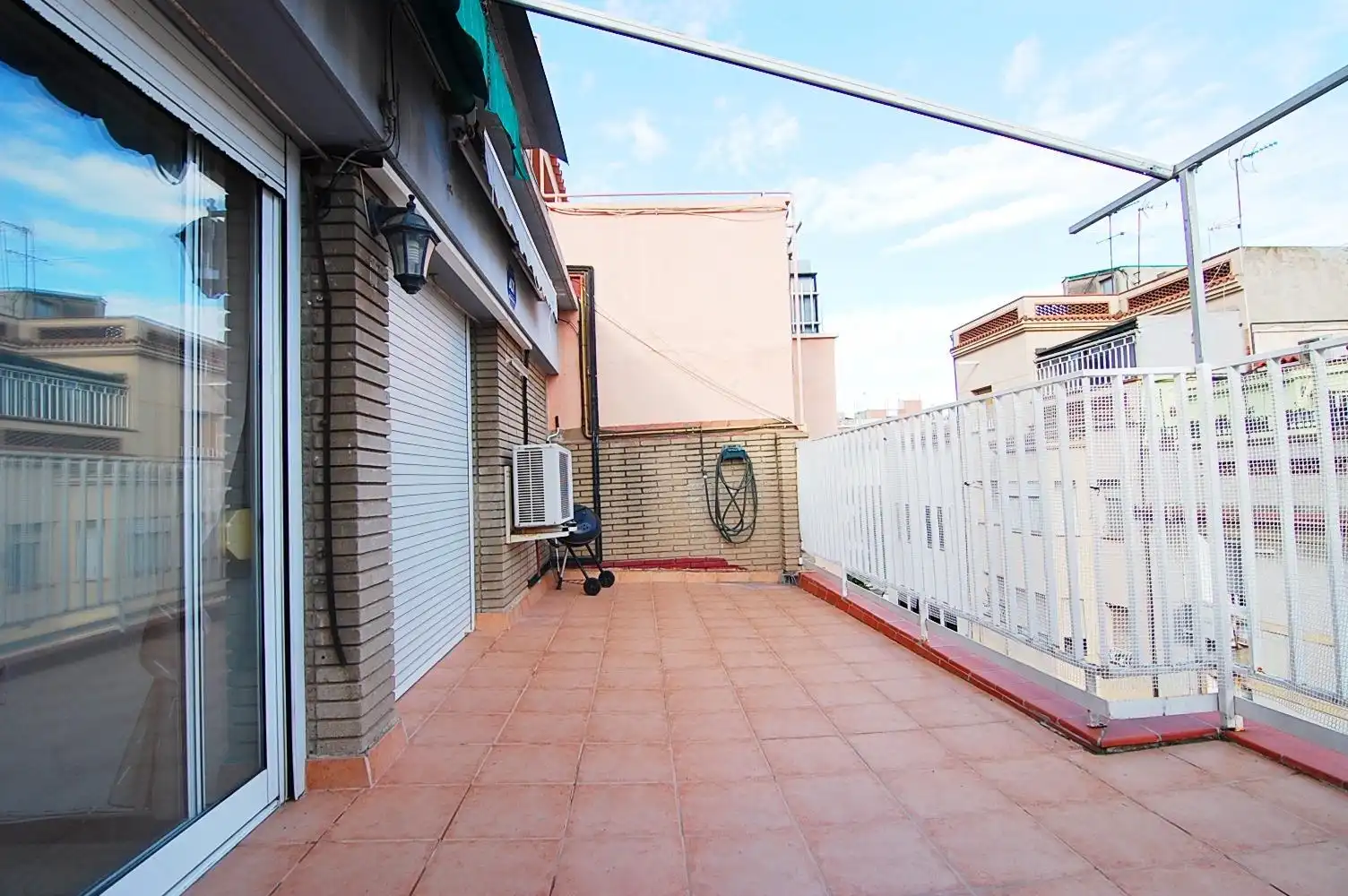 Terraza de Ático en venta en Santa Coloma de Gramenet con Aire acondicionado, Calefacción y Terraza