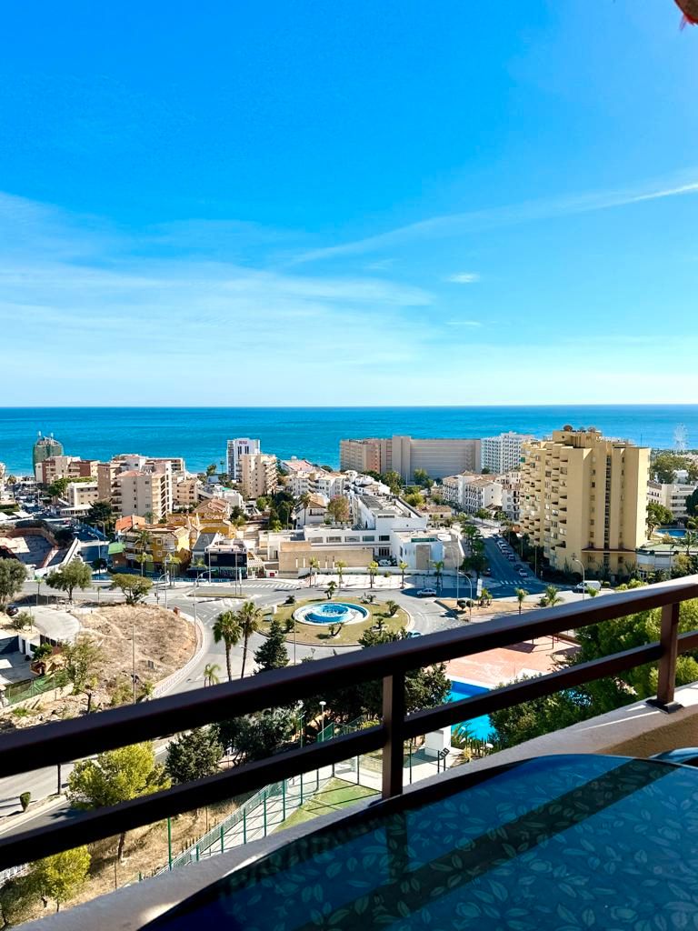 Vista exterior de Apartament de lloguer en Torremolinos amb Aire condicionat, Terrassa i Piscina comunitària