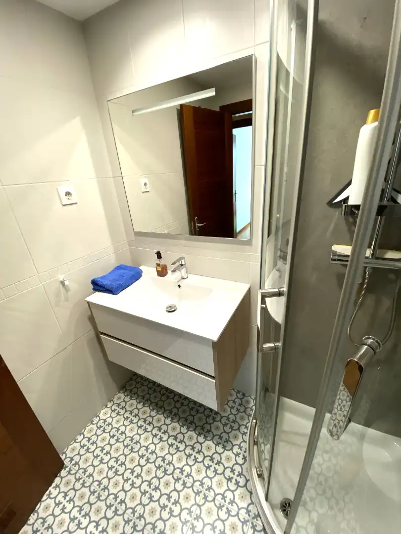Baño de Piso en venta en Gijón  con Calefacción, Parquet y Trastero