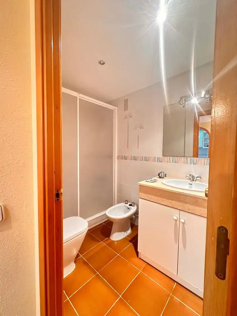 Baño de Apartamento en venta en Salou con Aire acondicionado, Amueblado y Piscina comunitaria
