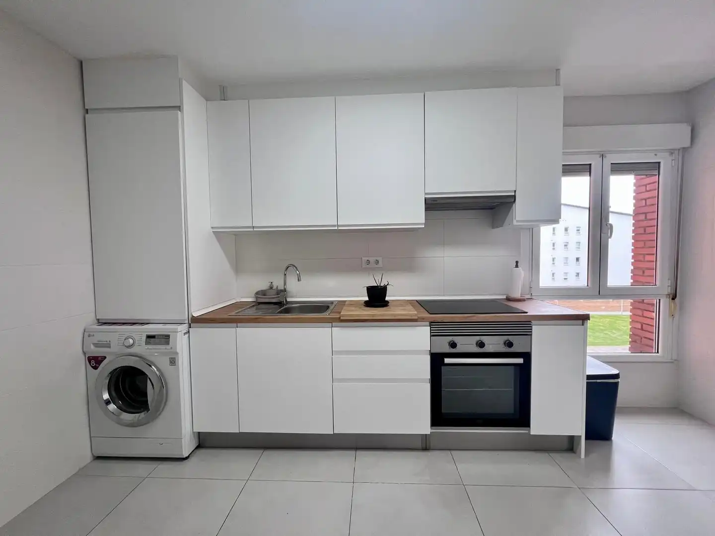 Cuina de Pis en venda en Oviedo  amb Parquet