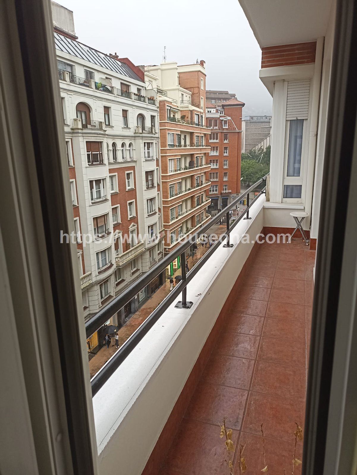 Vista exterior de Pis de lloguer en Bilbao  amb Terrassa i Balcó