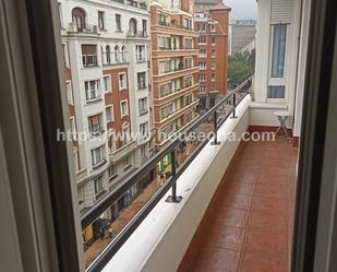 Vista exterior de Pis de lloguer en Bilbao  amb Terrassa i Balcó