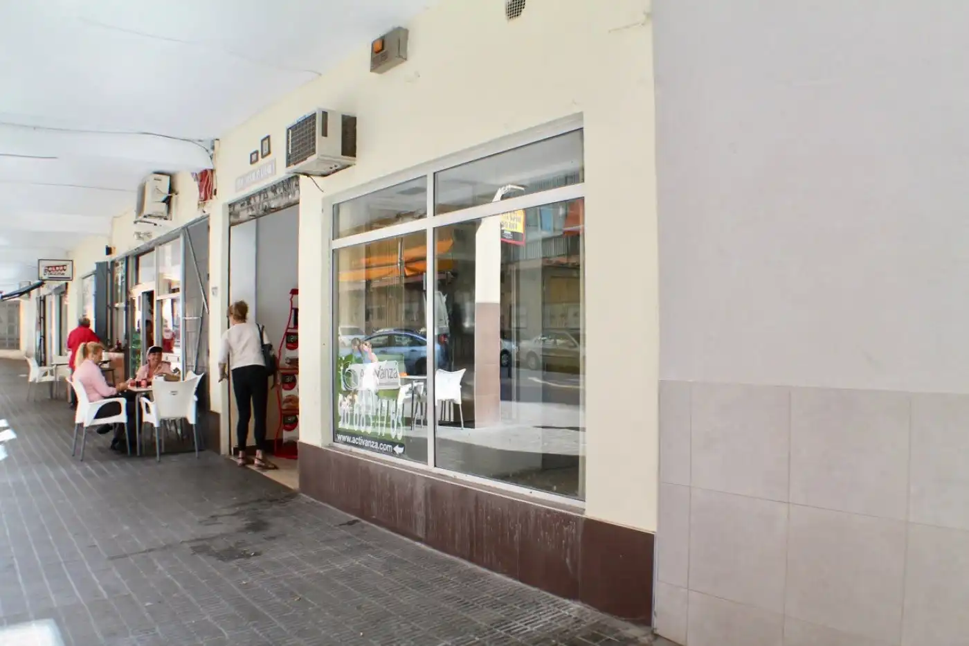 Local comercial en venda a Calle Urano, imagen 2