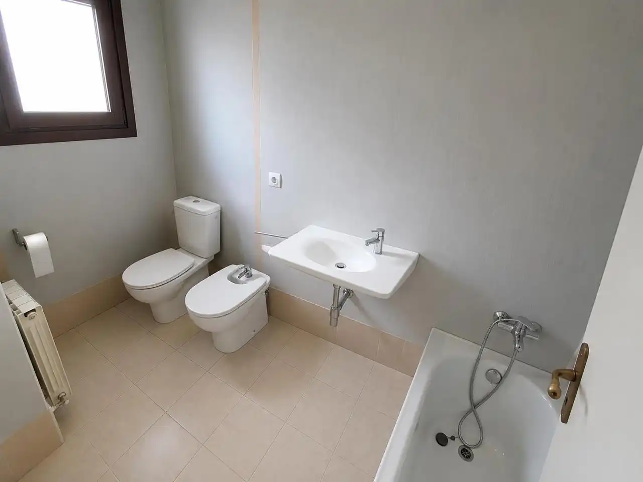 Baño de Dúplex de alquiler en Zaragoza con Aire acondicionado, Calefacción y Parquet