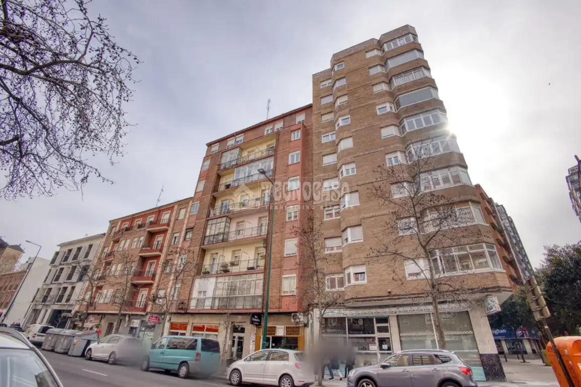 Vista exterior de Piso en venta en Valladolid con Calefacción y Parquet