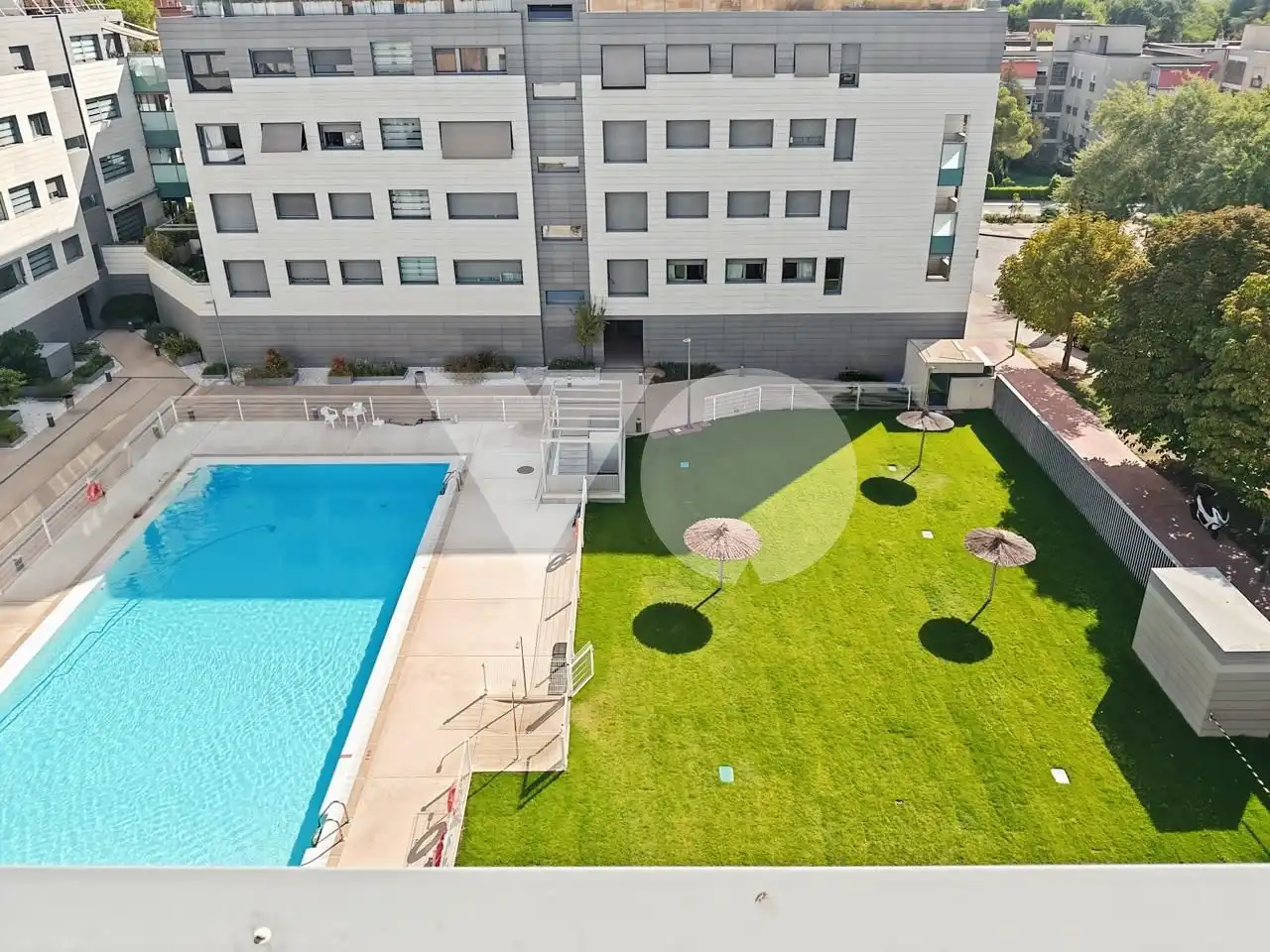 Piscina de Dúplex en venta en Madrid con Aire acondicionado, Calefacción y Terraza