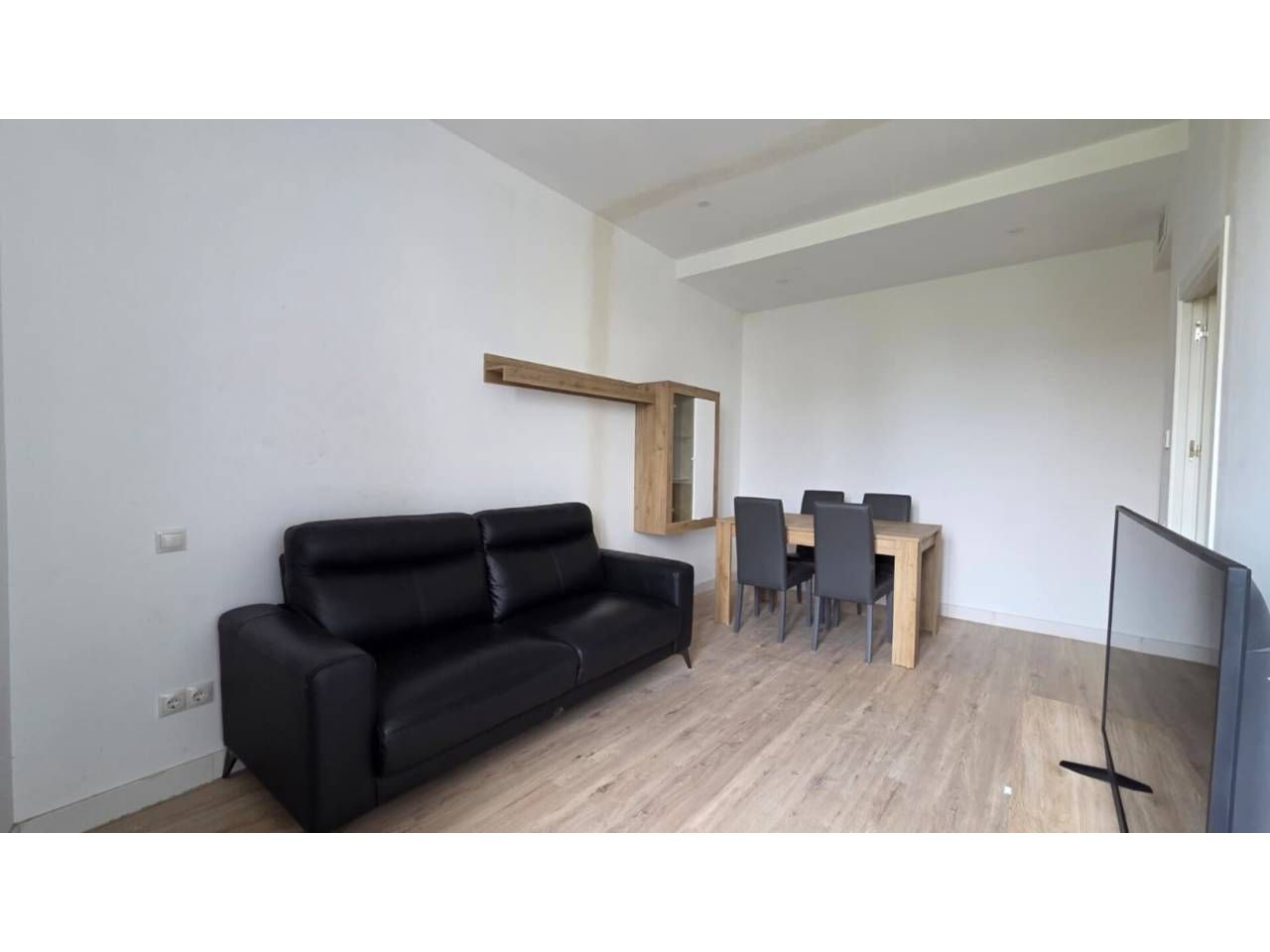 Sala de estar de Piso de alquiler en  Barcelona Capital con Aire acondicionado, Parquet y Amueblado