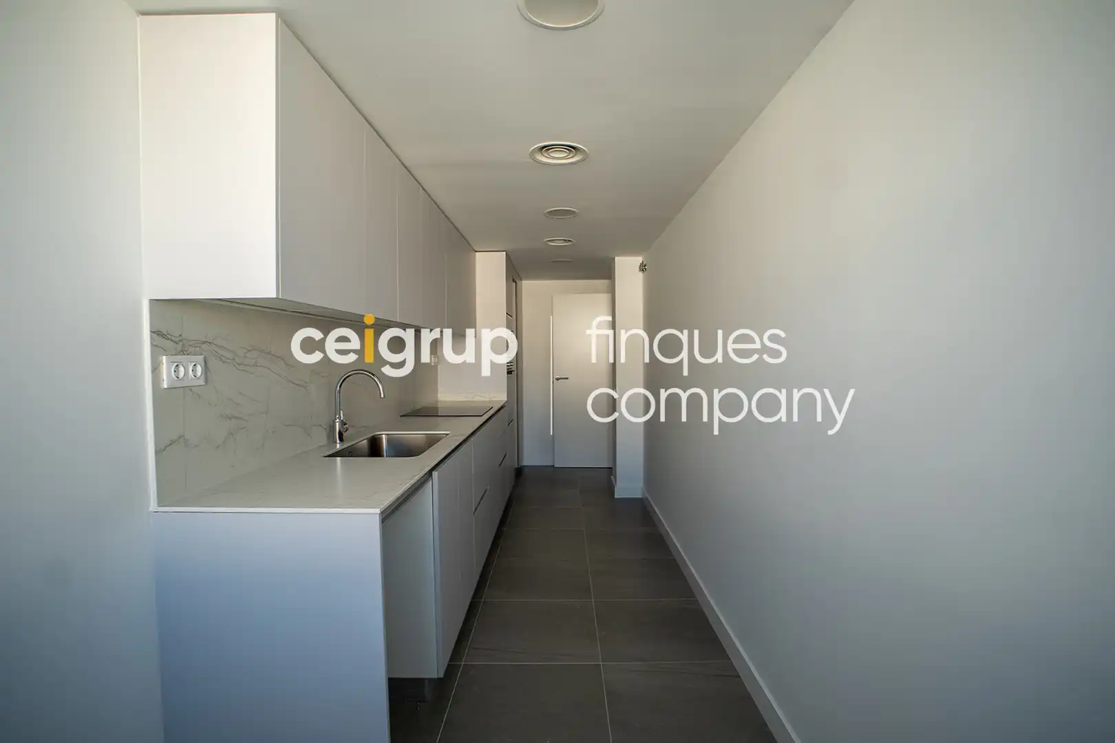 Dúplex en venta en Girona con Calefacción, Terraza y Piscina