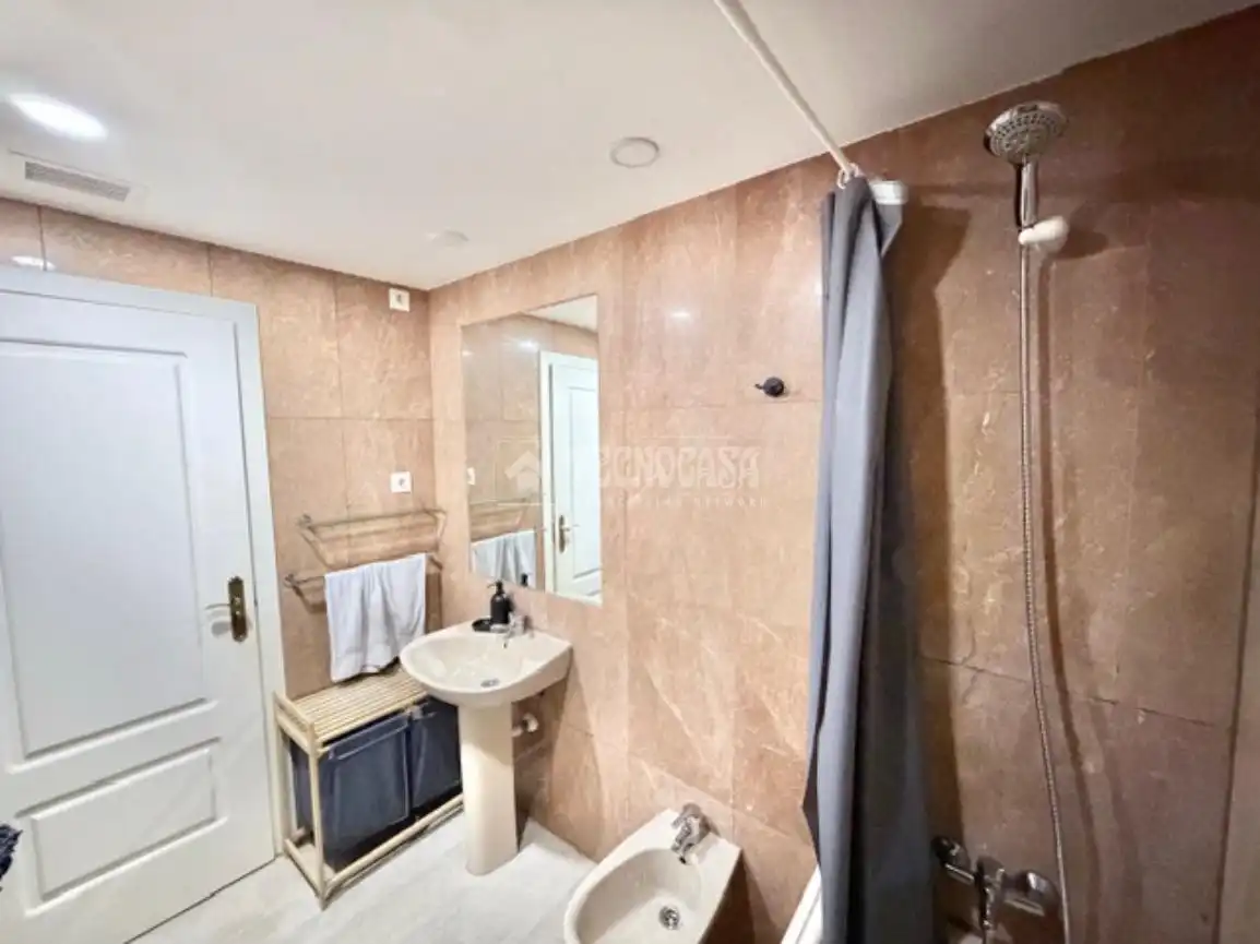Baño de Piso en venta en Madrid con Calefacción, Parquet y Piscina comunitaria