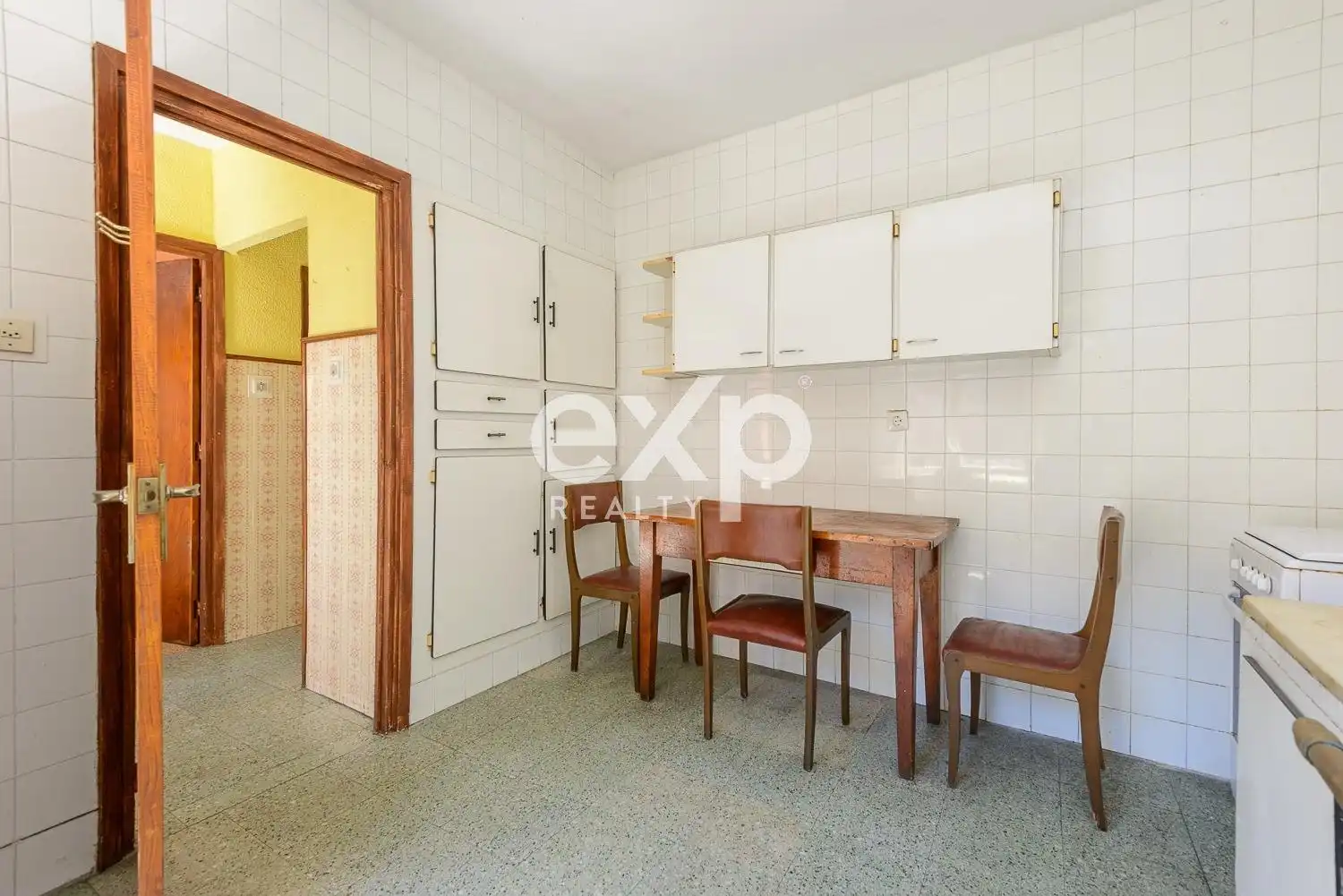 Cuina de Casa o xalet en venda en Lena amb Traster i Moblat