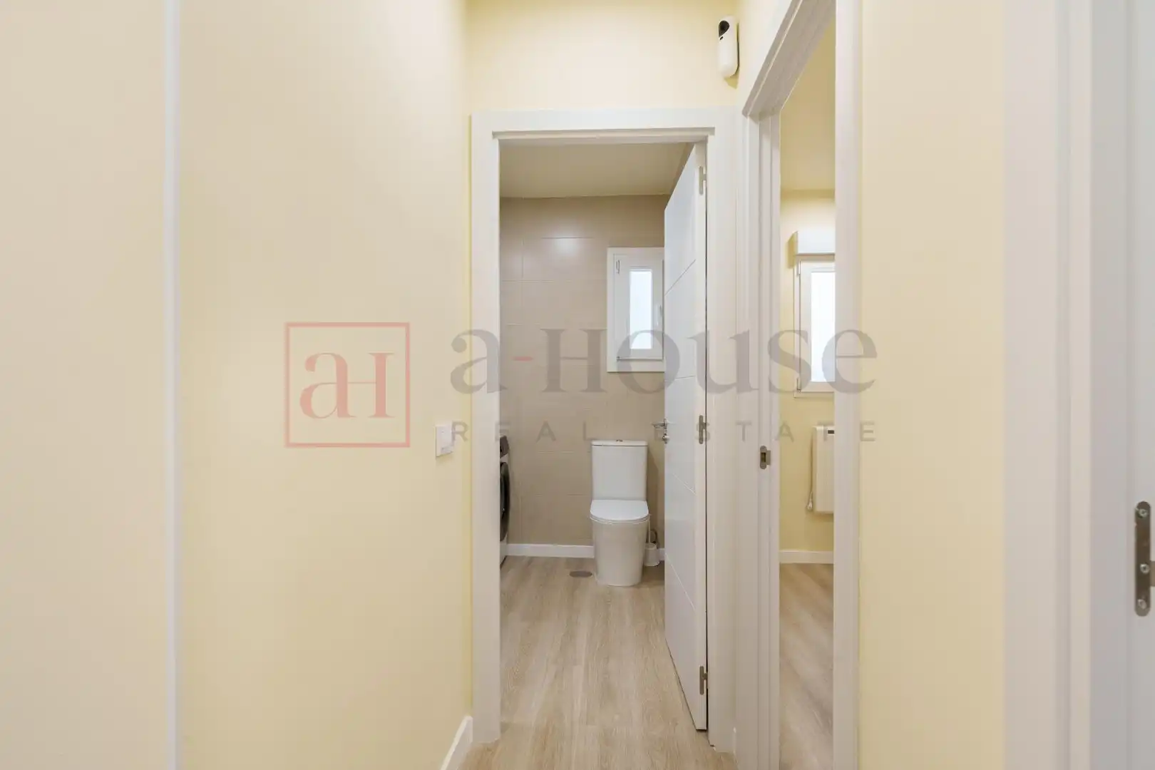 Badezimmer von Wohnung zum Verkauf in Madrid mit Klimaanlage und Heizung