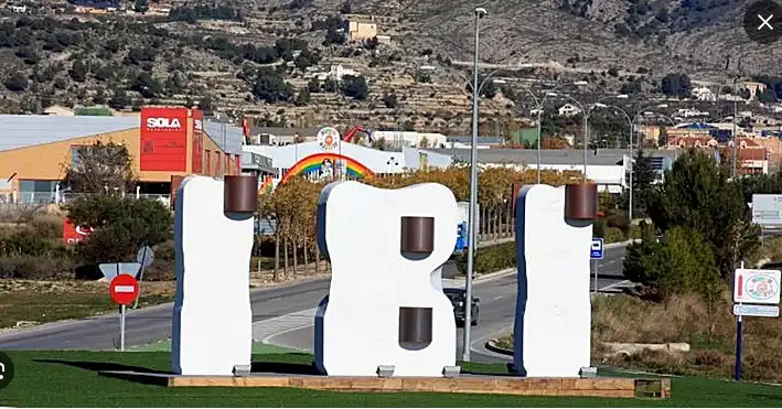 Vista exterior de Piso en venta en Ibi con Amueblado y Balcón
