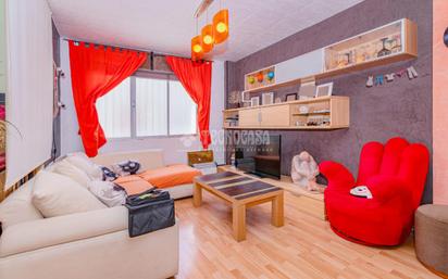 Sala d'estar de Casa adosada en venda en La Zubia amb Aire condicionat i Terrassa