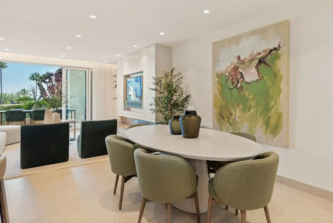 Menjador de Apartament en venda en Estepona amb Aire condicionat, Calefacció i Jardí privat