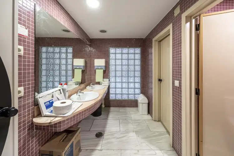 Bathroom of Office for rent in Madrid