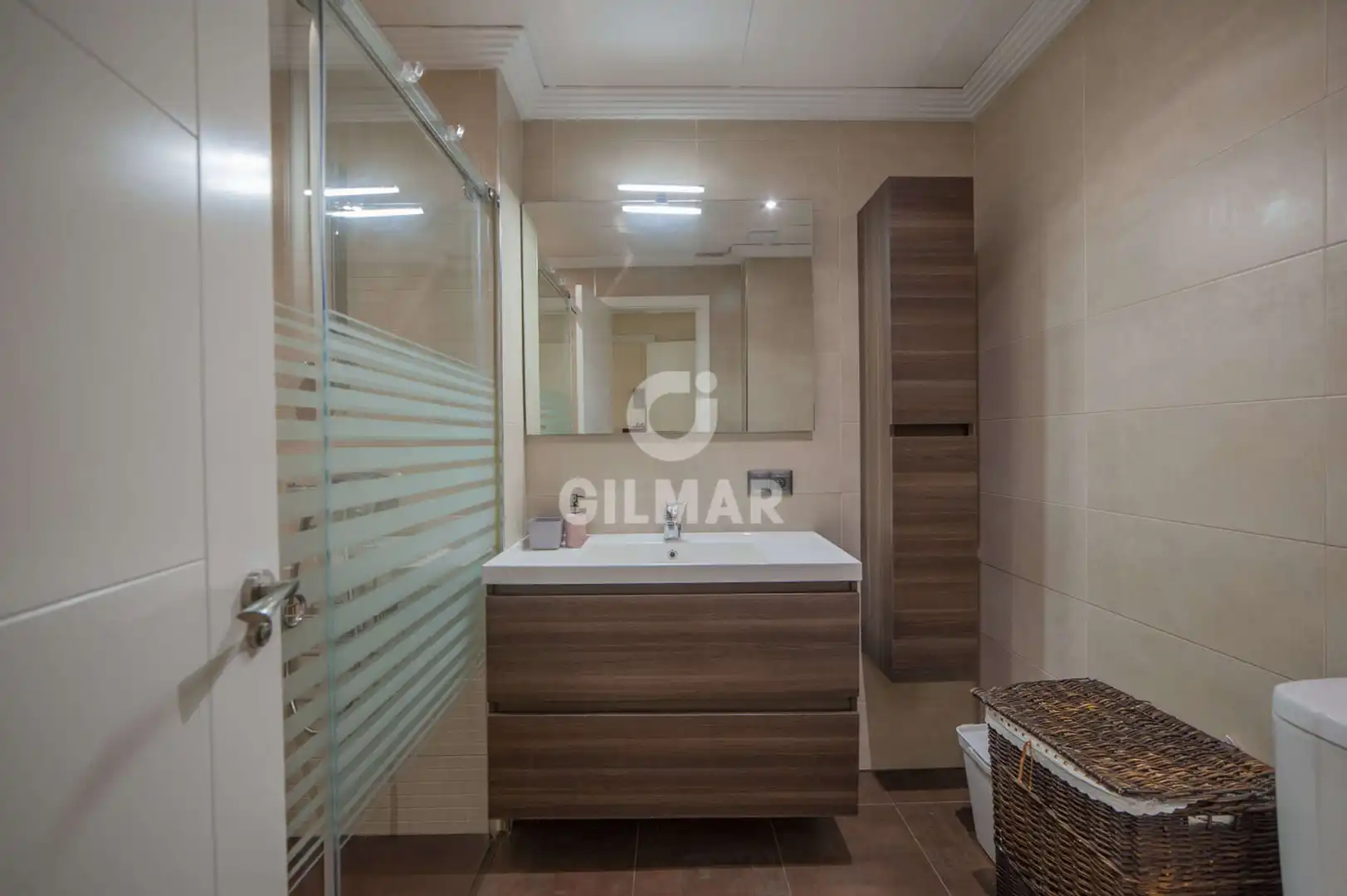 Bathroom of Flat for sale in Sevilla  with Heating and Storage room