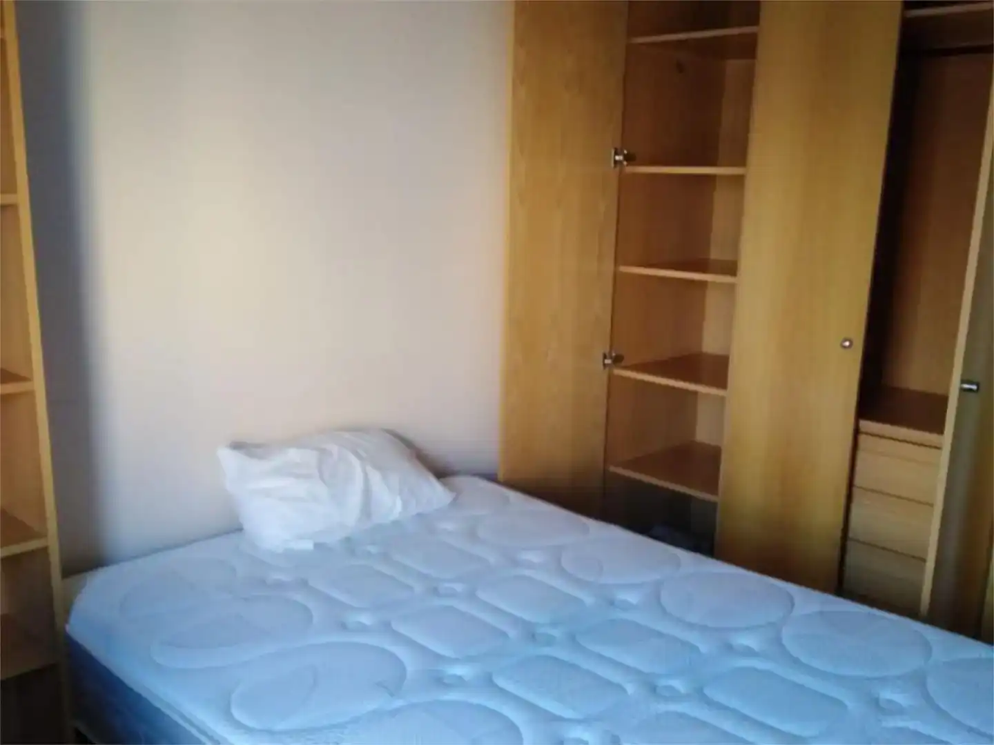 Bedroom of Flat for share in Fuencarral - El Pardo