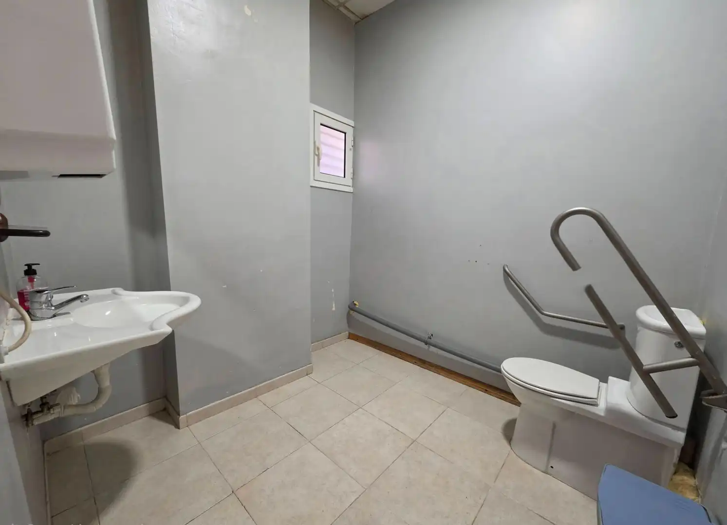 Badezimmer von Geschaftsraum zur Miete in  Palma de Mallorca mit Klimaanlage, Terrasse und Möbliert