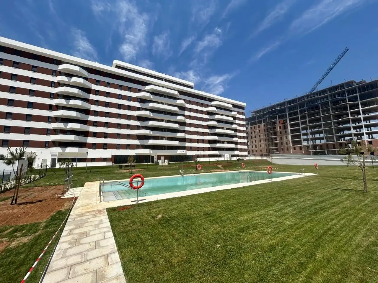 Vista exterior de Pis de lloguer en Dos Hermanas amb Aire condicionat, Terrassa i Piscina comunitària