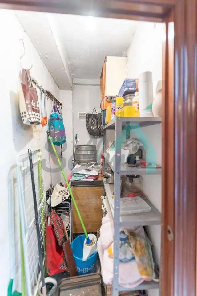 Cuina de Pis en venda en Oviedo  amb Calefacció