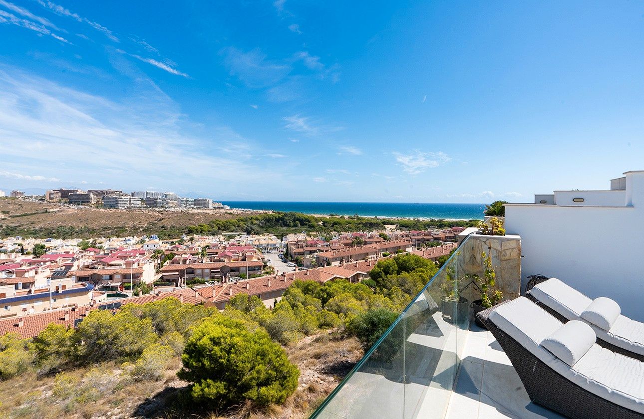 Vista exterior de Àtic en venda en Santa Pola amb Aire condicionat, Calefacció i Terrassa