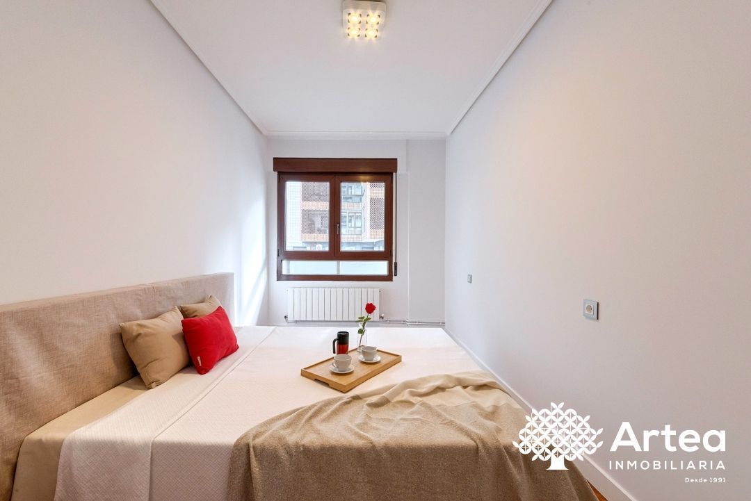 Dormitori de Pis en venda en Bilbao  amb Calefacció, Terrassa i Traster