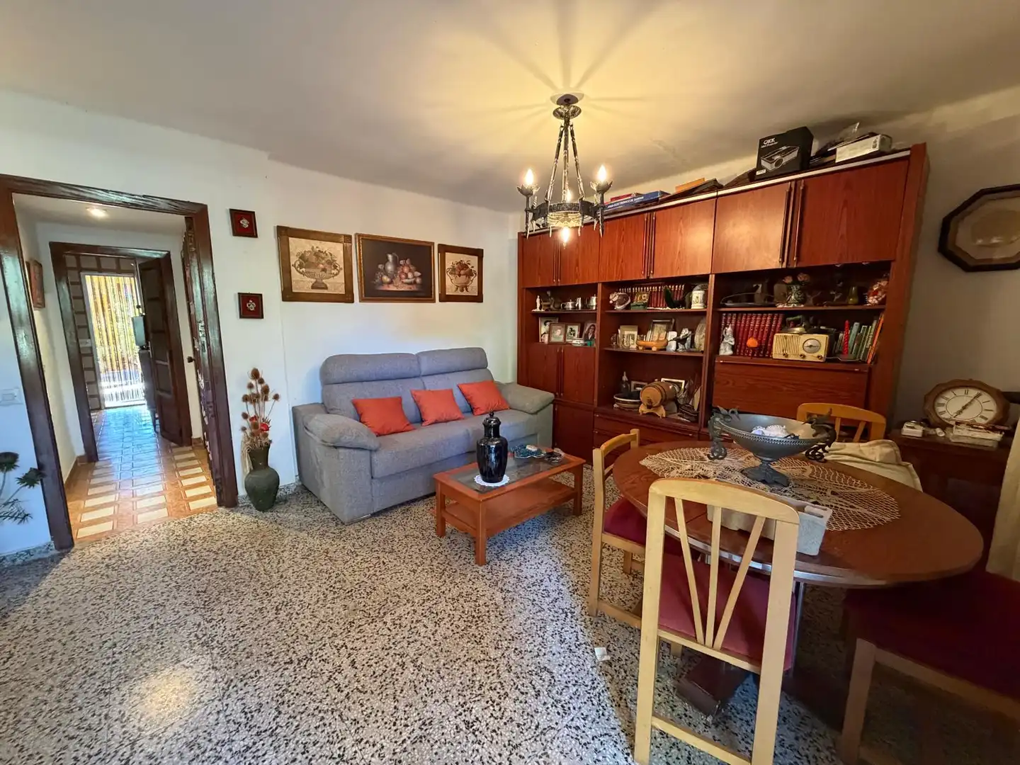 Wohnzimmer von Einfamilien-Reihenhaus zum Verkauf in Olocau mit Privatgarten, Terrasse und Schwimmbad