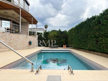 Casa con piscina en venta en Montgoda