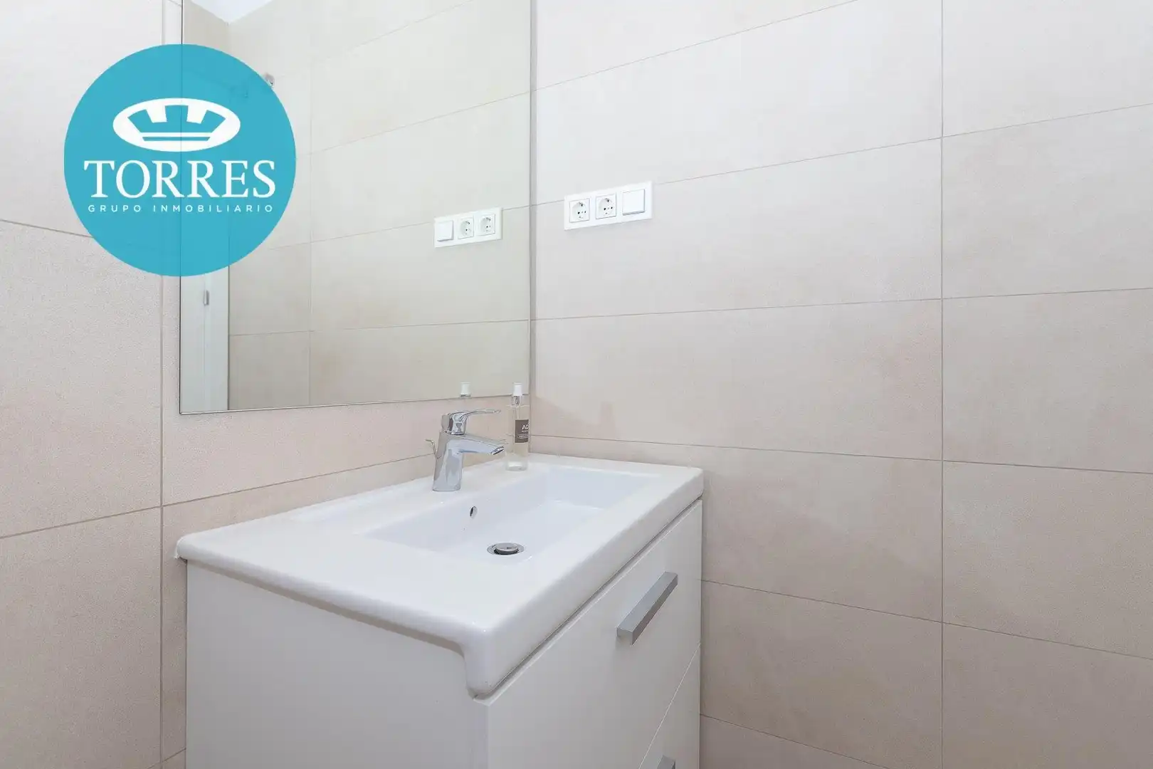 Bany de Apartament de lloguer en Málaga amb Aire condicionat, Calefacció i Moblat