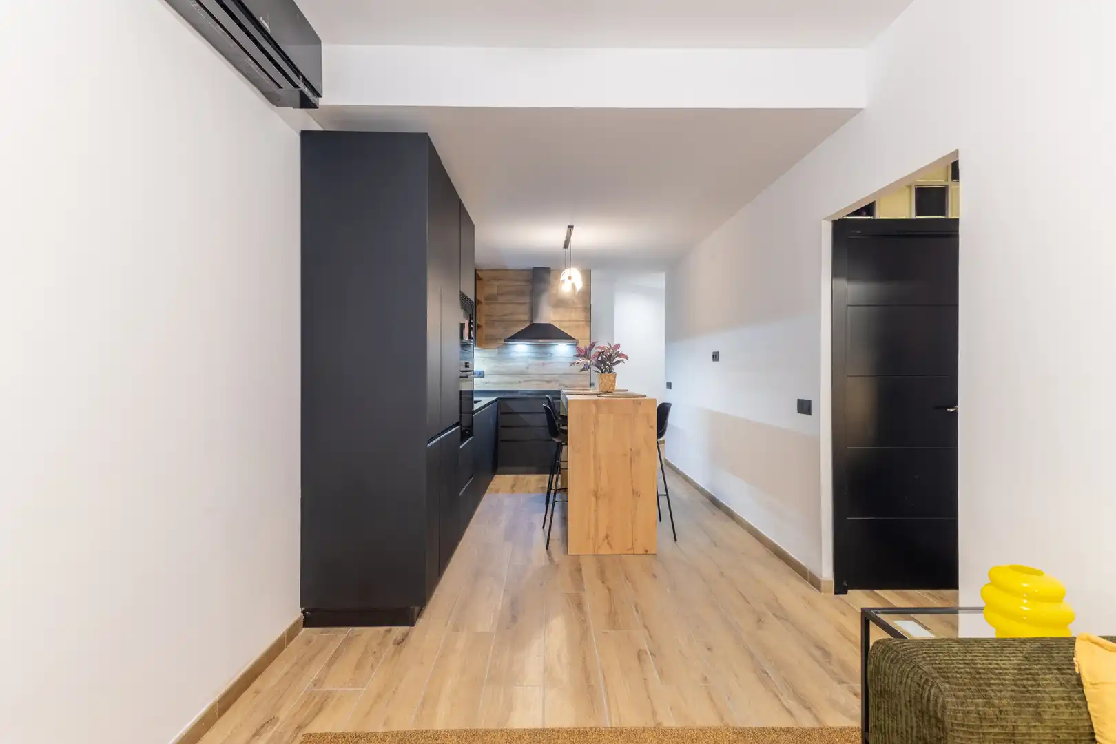 Cuina de Apartament de lloguer en Madrid amb Aire condicionat, Calefacció i Moblat