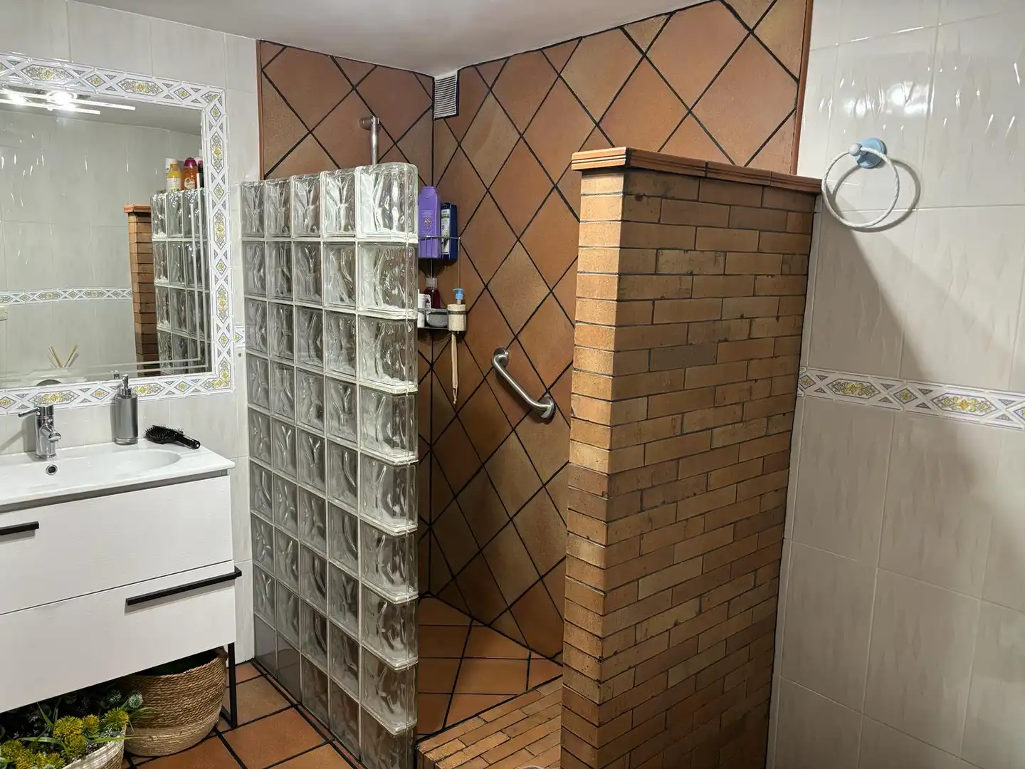 Bathroom of Detached homes for sale in Almodóvar del Campo  with Air Conditioner, Heating and Terrace