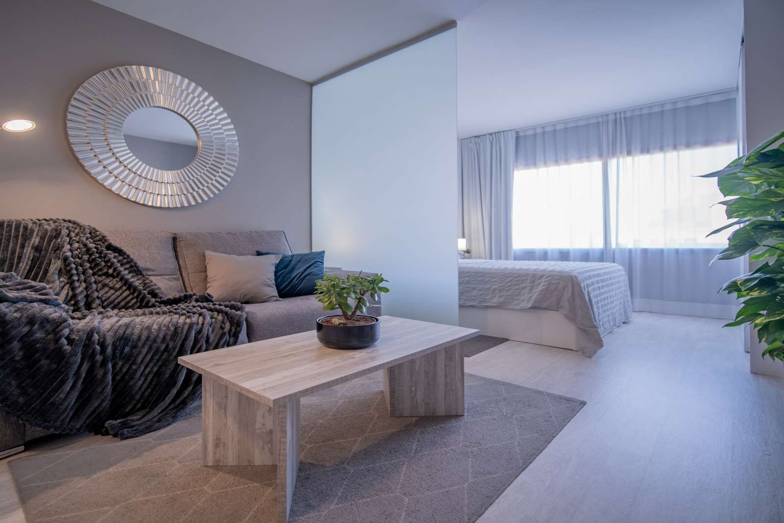 Dormitori de Estudi per a compartir en  Valencia Capital amb Aire condicionat, Terrassa i Moblat